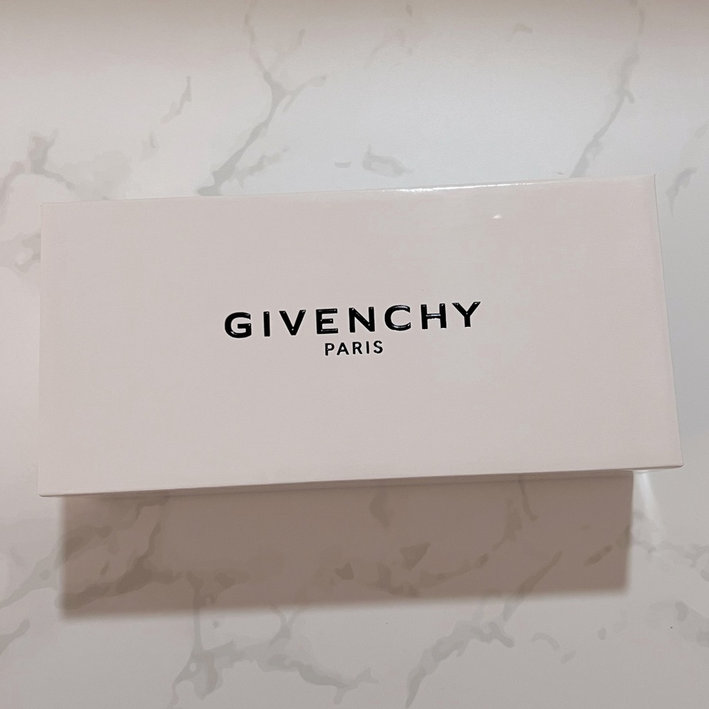 AUTHENTIC GIVENCHY DESIGNER BOX